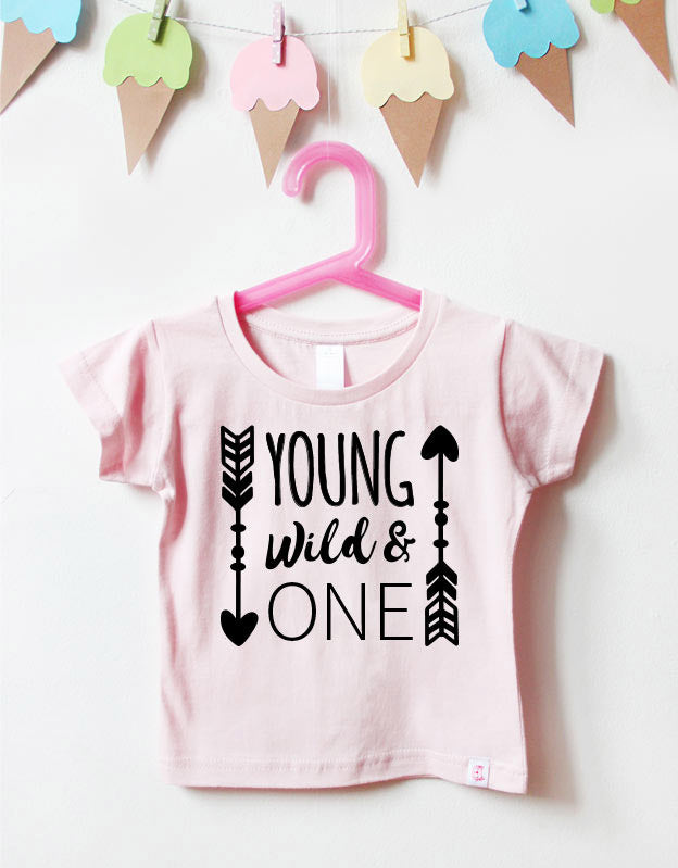 Geburtstagsshirt - young wild - hellrosa schwarz - Kindergeburtstagsshirt mit Wunschzahl -Kindershirt zum Geburtstag