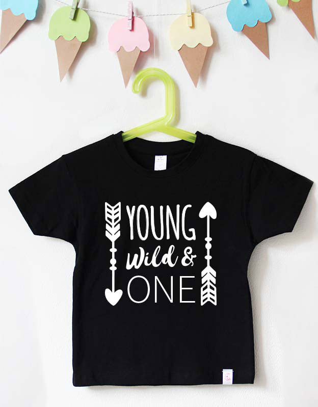Geburtstagsshirt - young wild - schwarz weiß - Kindergeburtstagsshirt mit Wunschzahl -Kindershirt zum Geburtstag