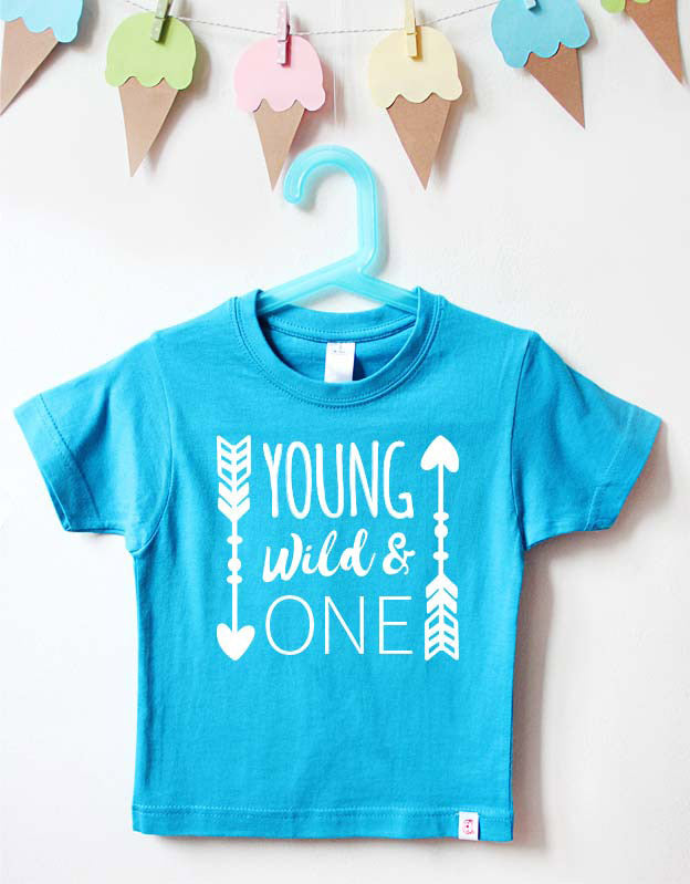 Geburtstagsshirt - young wild - türkis weiß -Kindergeburtstagsshirt mit Wunschzahl -Kindershirt zum Geburtstag