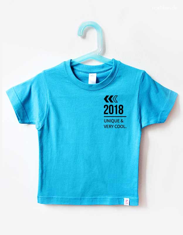 personalisiertes Geburtstagsshirt mit Zahl - Geschenk Kindergeburtstag für Jungen - türkis mit schwarzer Schrift