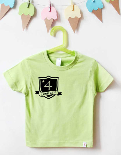 Geburtstagsshirt Ritter mit Namen und Ritterschild Design - grünes T-Shirt mit schwarzem Aufdruck für Kinder