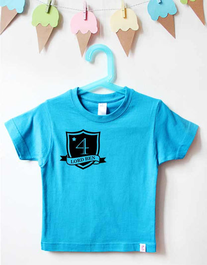 Geburtstagsshirt Ritter mit Namen und Ritterschild Design - türkises T-Shirt mit schwarzem Aufdruck für Kinder