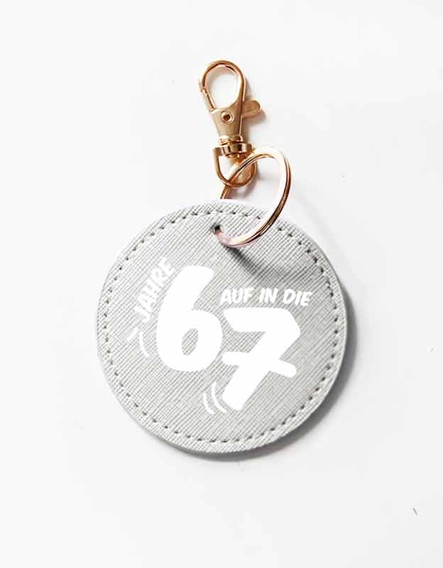 Glücksbringer 67 Design  - Schlüsselanhänger Geschenk für Kinder- grauer Anhänger mit weißer Schrift