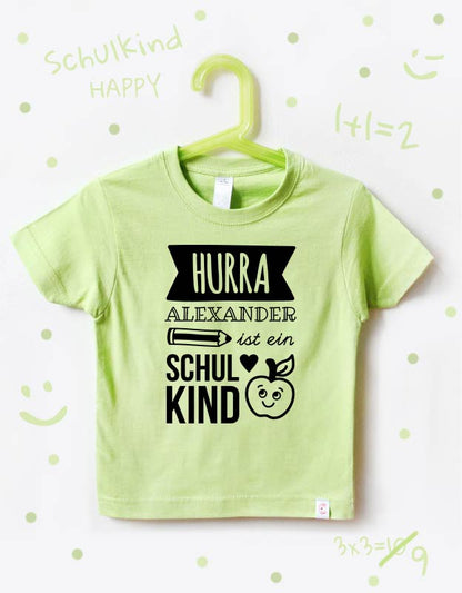 einschulung tshirt namen - hurra - grün schwarz - personalisiertes T-Shirt Einschulung, Einschulungsgeschenk